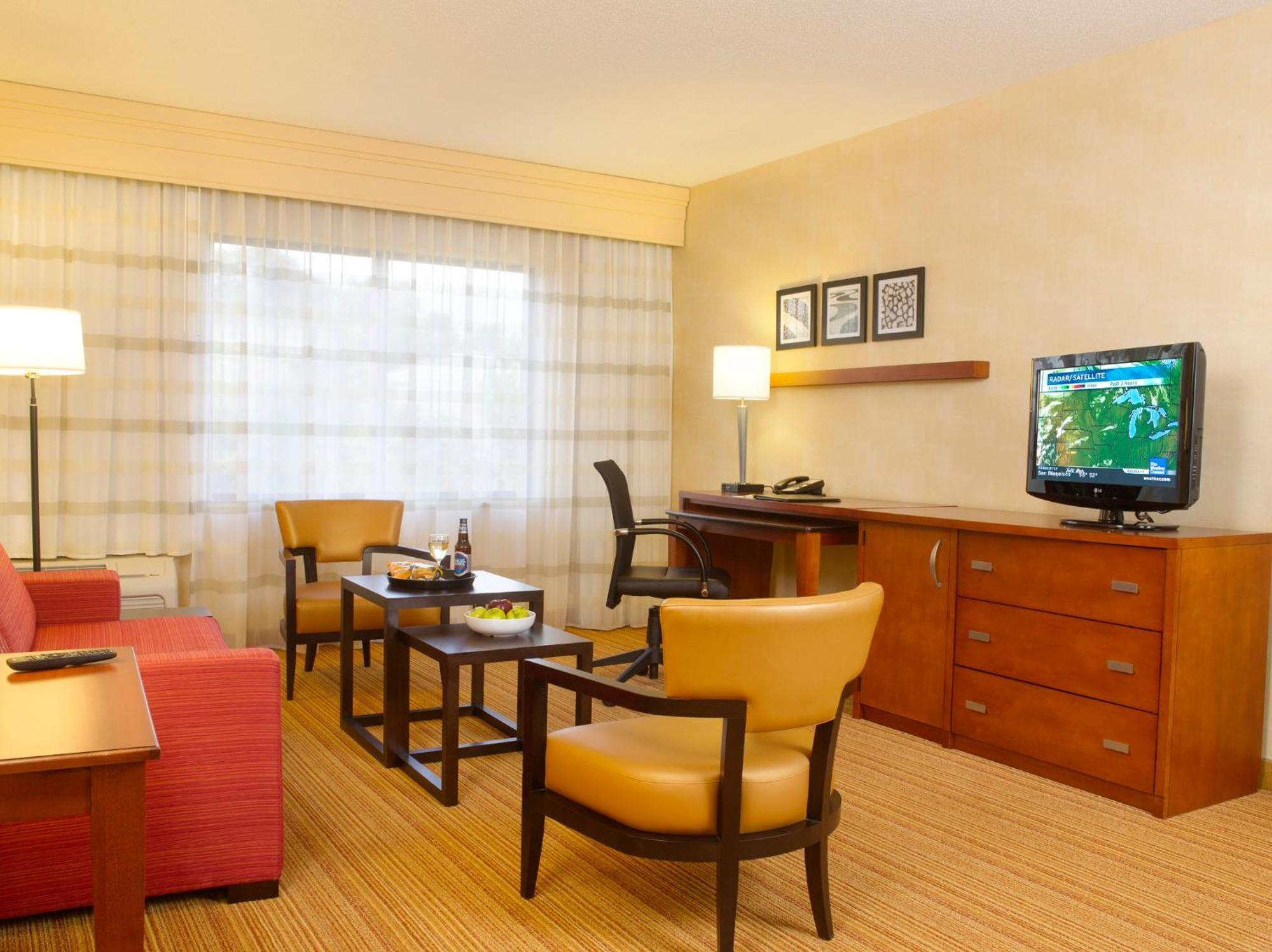 คอร์ตยาร์ด ฟิลาเดลเฟีย แลงฮอร์น Hotel ภายนอก รูปภาพ